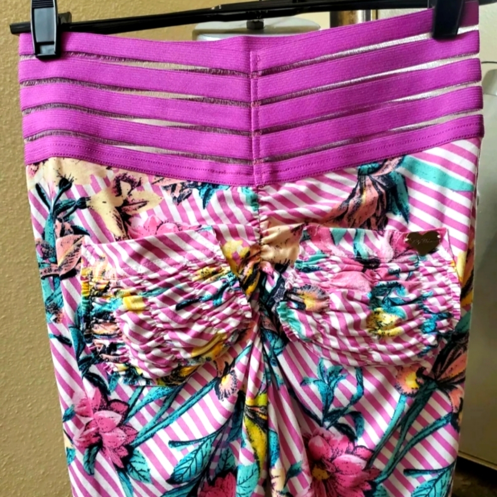Cute Booty Active Legging Size Medium